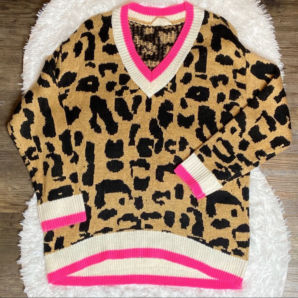 Oversized Cheetah Sweater With Pink/White Details